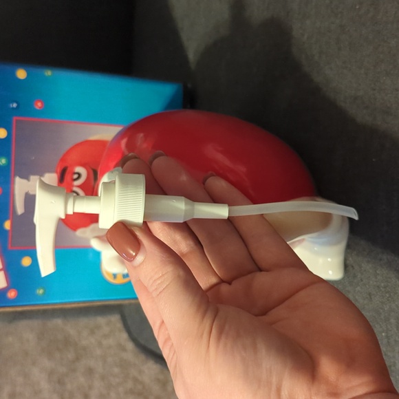 Red M&M's Soap dispenser 1999 - Picture 6 of 8
